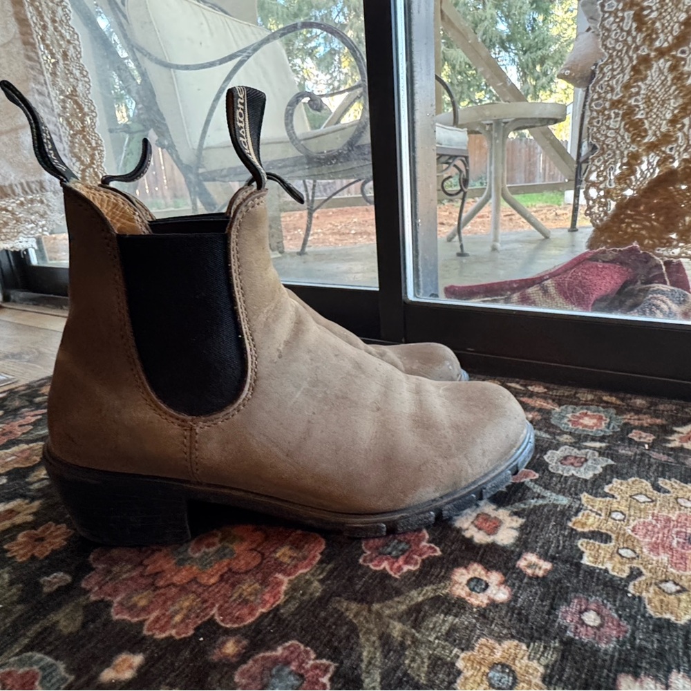 Blundstone Tan Chelsea Ankle Boots - Picture 2 of 4